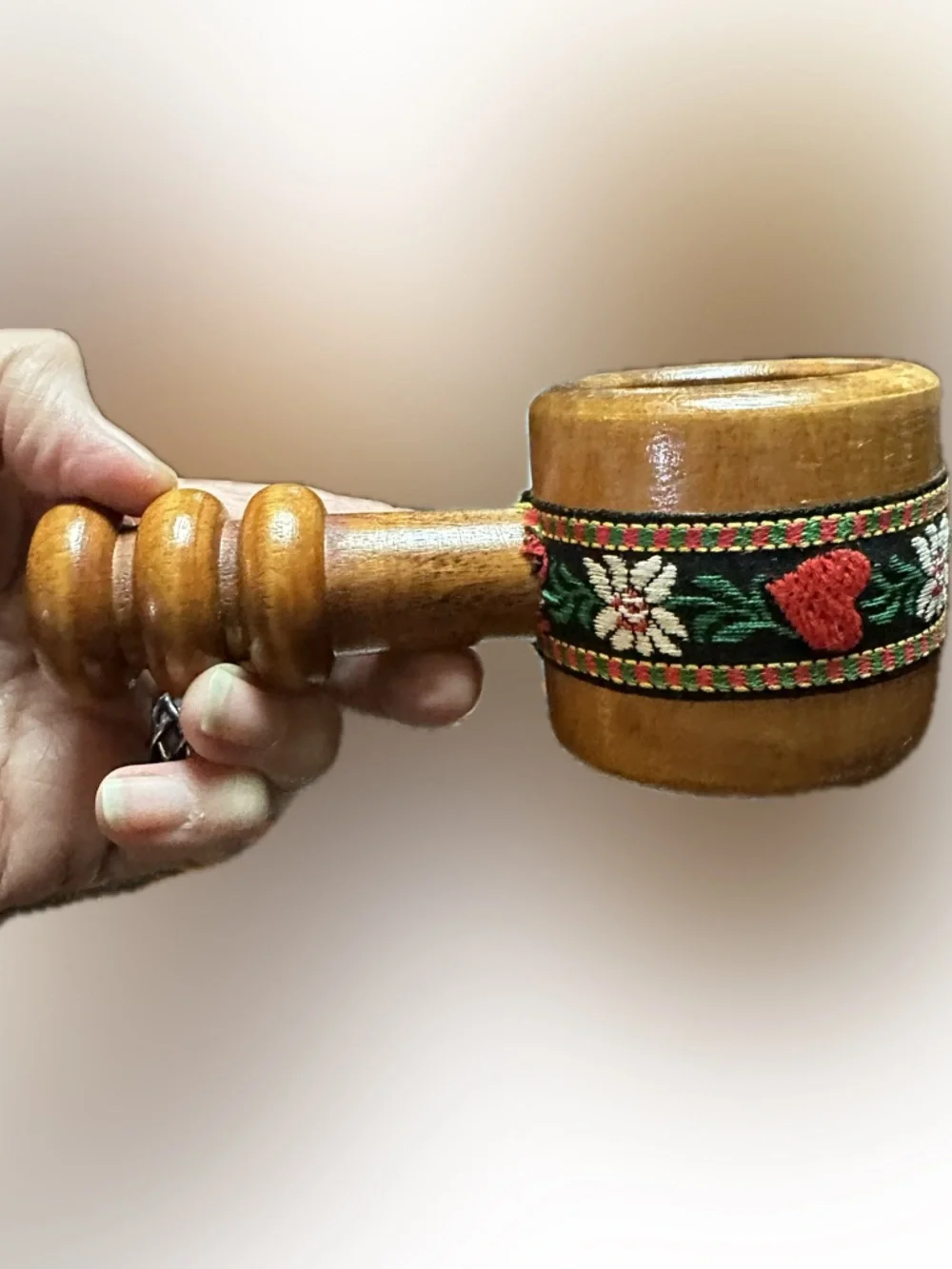 VTG SCREW TYPE WOODEN EUROPEAN NUTCRACKER WIEN (VIENNA) AUSTRIA COLLECTIBLE 5.3”